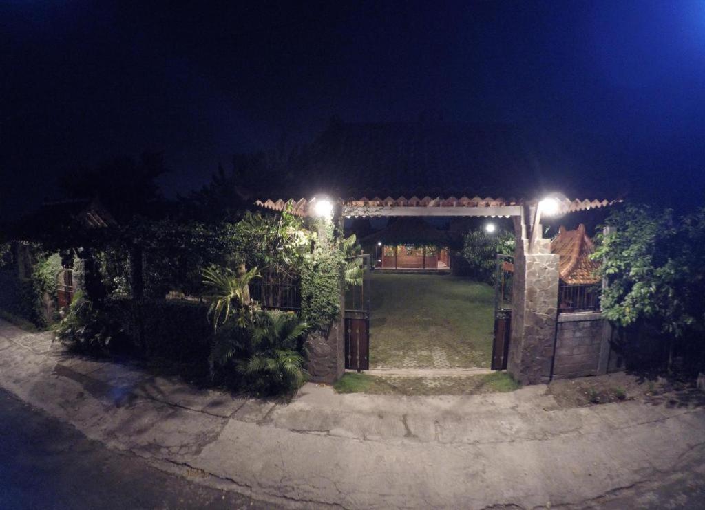 Joglo Ayem Tentrem Prambanan Esterno foto